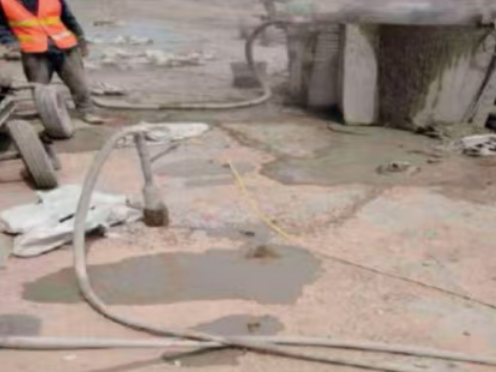 青山水泥混凝土路面板底注浆技术 路面脱空注浆整治方案